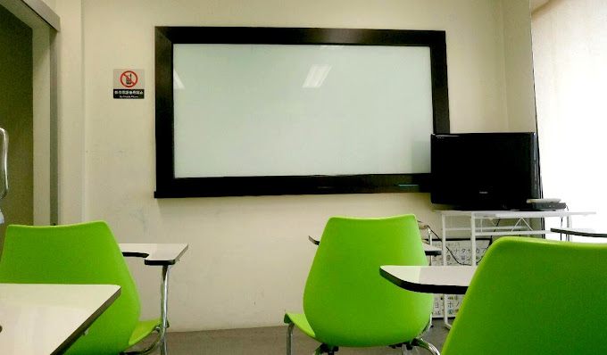 Waraku teaching area and screen